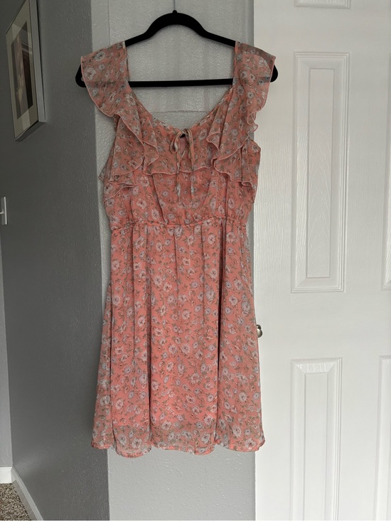 New Look Dresses & Skirts - New Look Peach Floral Dress Size 16 Ruffles